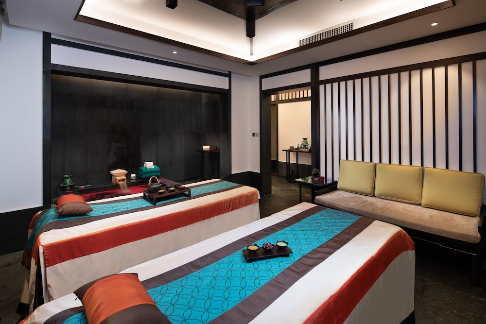 Banyan Tree Tengchong 19/81