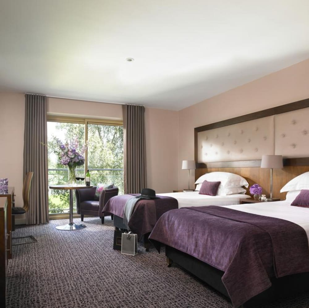 DELUXE, TWIN BEDS