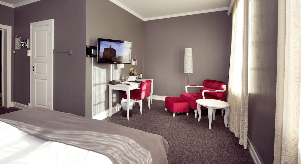 Home Hotel Savoy 32/81