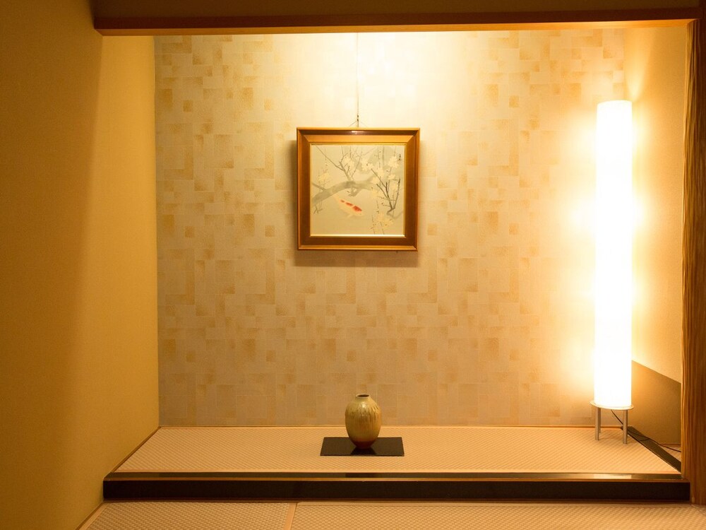 Atami New Fujiya Hotel 58/60