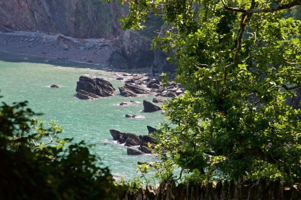Valley of Rocks Hotel 66/73