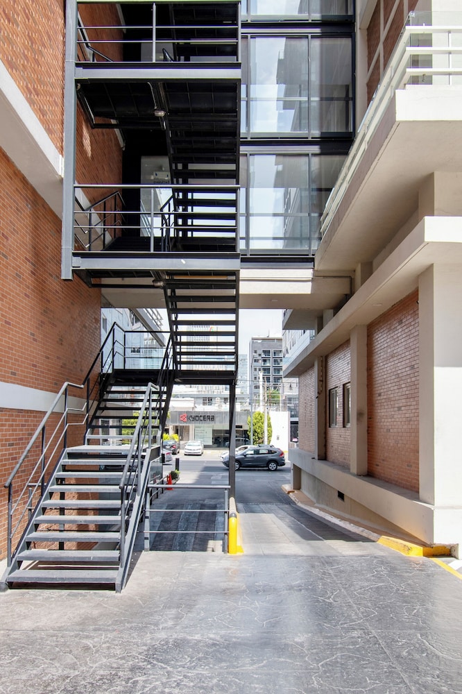 Hotel Velvet Plaza 60/64