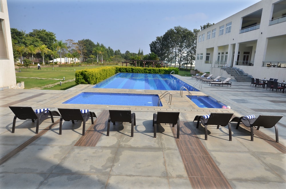 Spree Resort at Century Wintersun 33/39