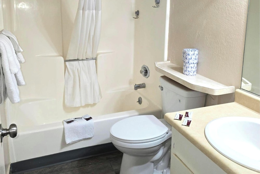Sands Inn & Suites Lake Havasu City 54/60