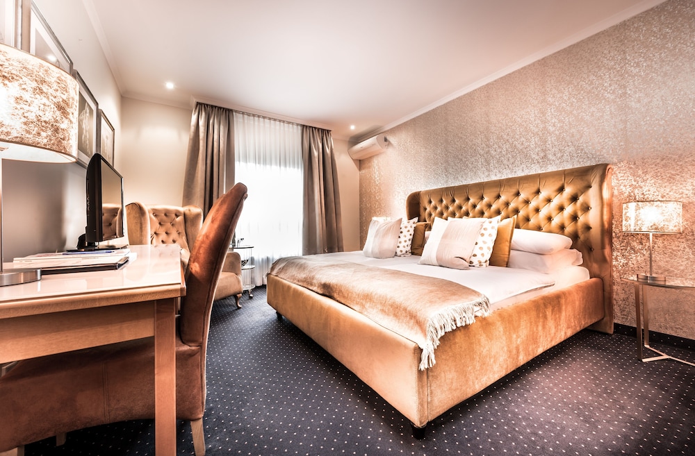 Parkhotel Bielefeld 11/43
