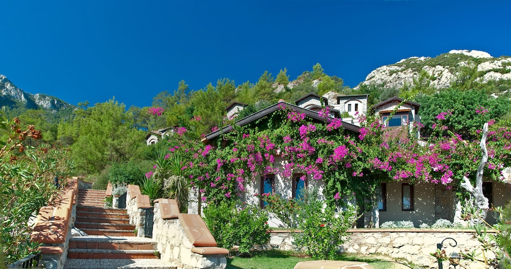 Dionysos Hotel 52/62
