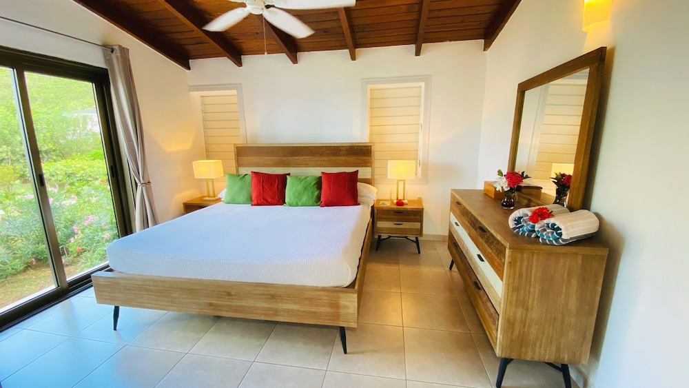2 Bedrooms, Luxury, Suite, 2 King Beds, Beach Front, Sofa, Kitchen
