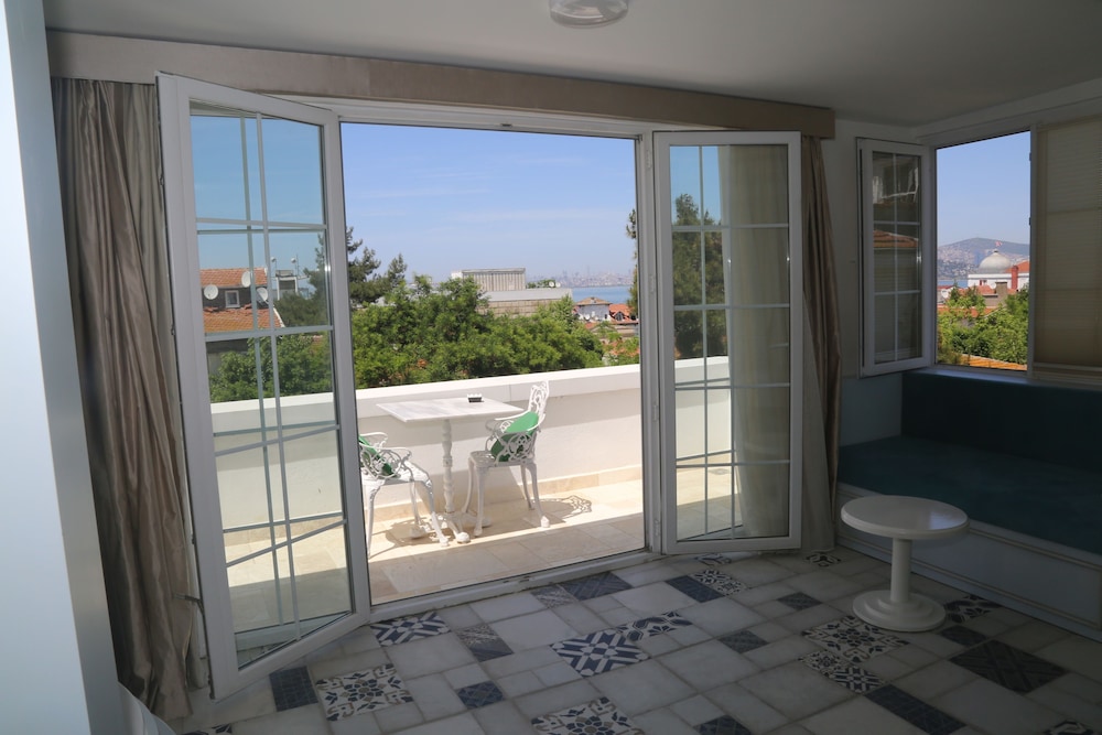Buyukada Cankaya Hotel 25/50
