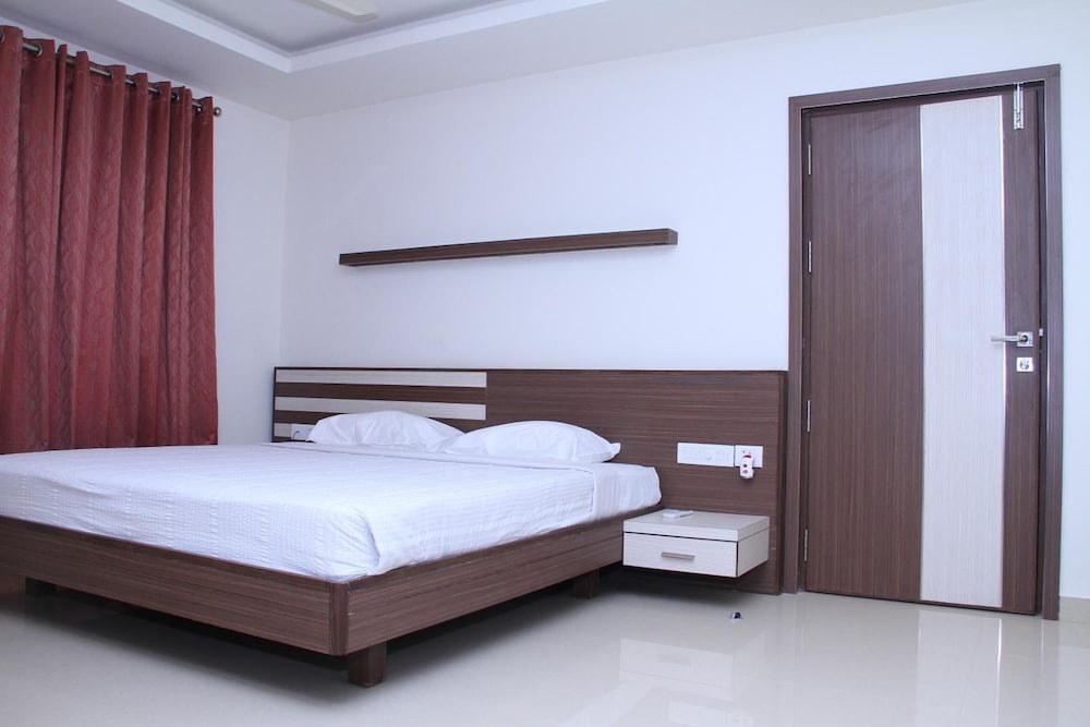 Hotel South Regency 8/34