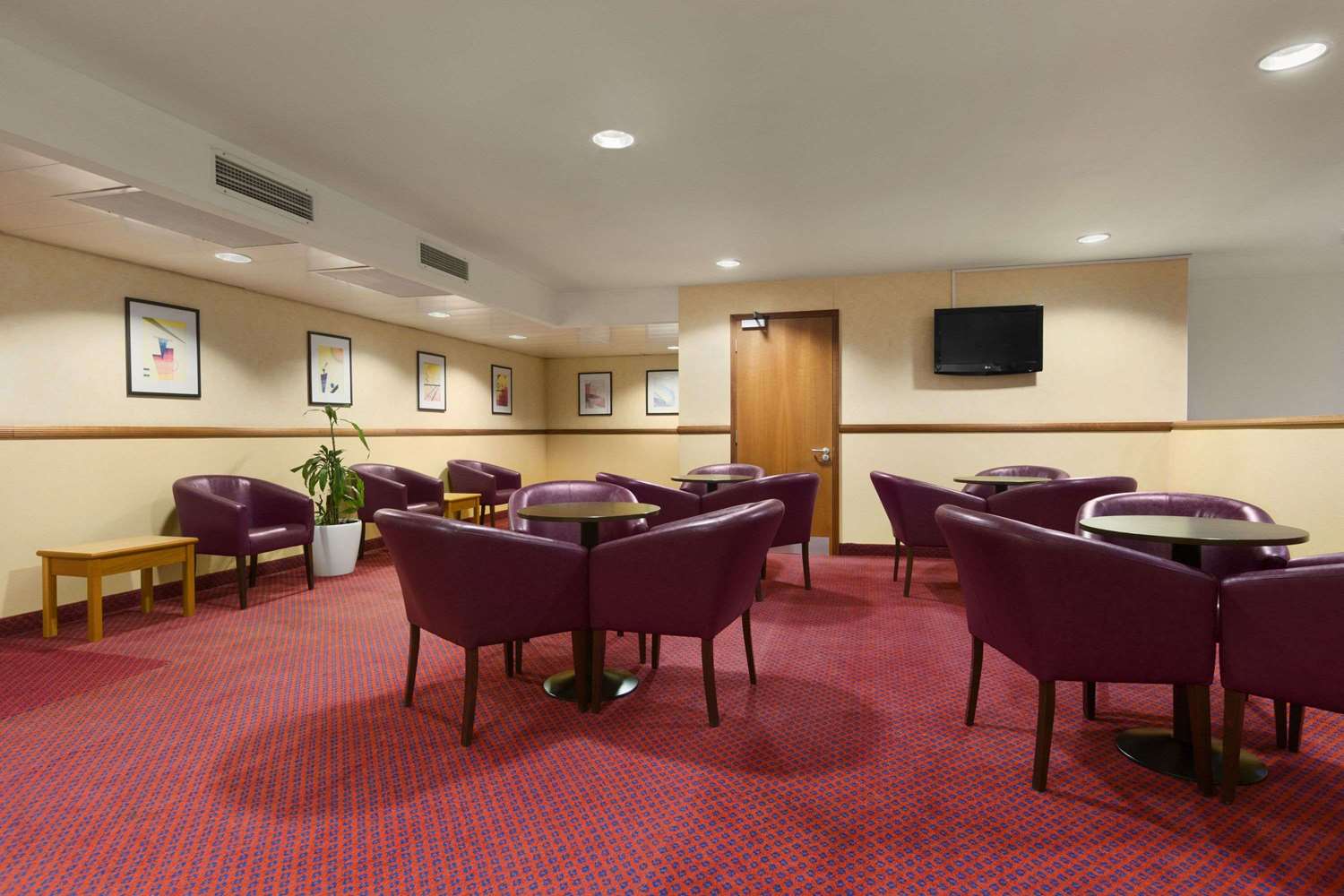 Days Inn by Wyndham Stevenage North 19/24