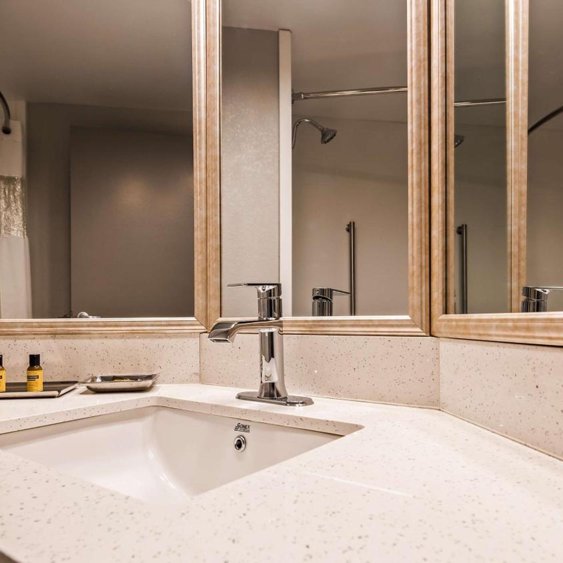 Suite, King Bed, Hot Tub