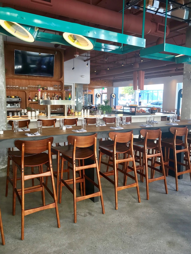 Gateway Hotel Santa Monica 48/65