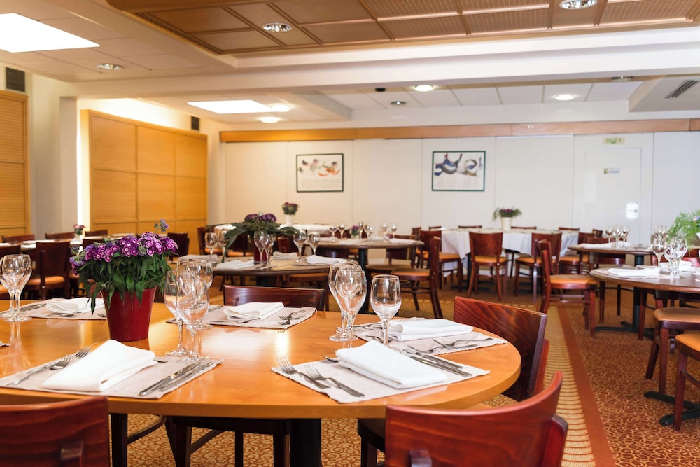 Brit Hotel Rennes Cesson - Le Floreal 42/66