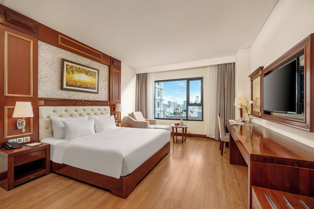 DELUXE, DOUBLE BED, PARTIAL OCEAN VIEW