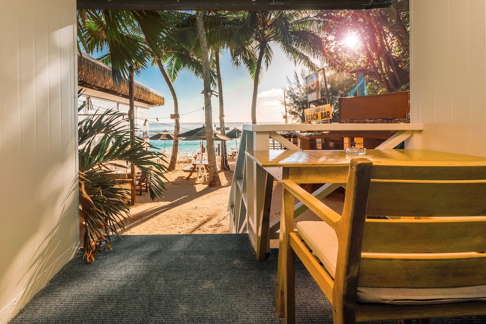 Castaway Resort 15/80