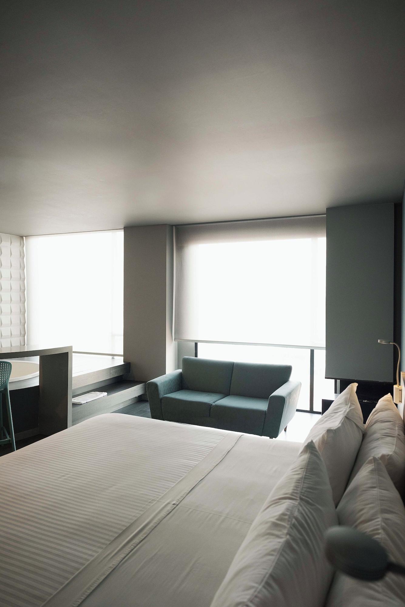 Executive, Studio, Suite
