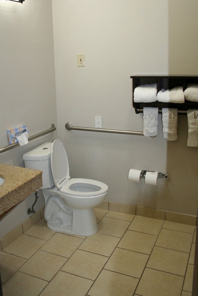 Best Western Plus Lake Dallas Inn & Suites 5/27