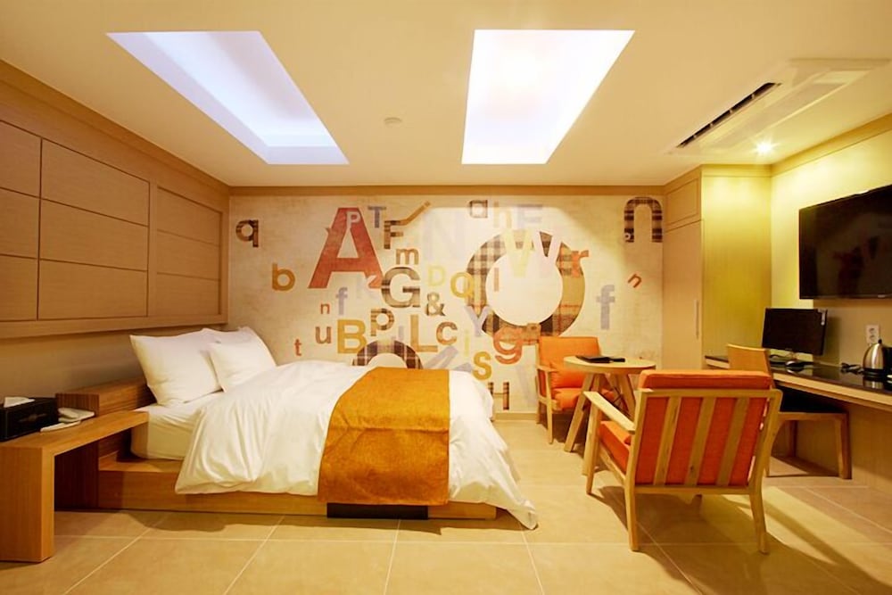 Orsay Hotel 10/38