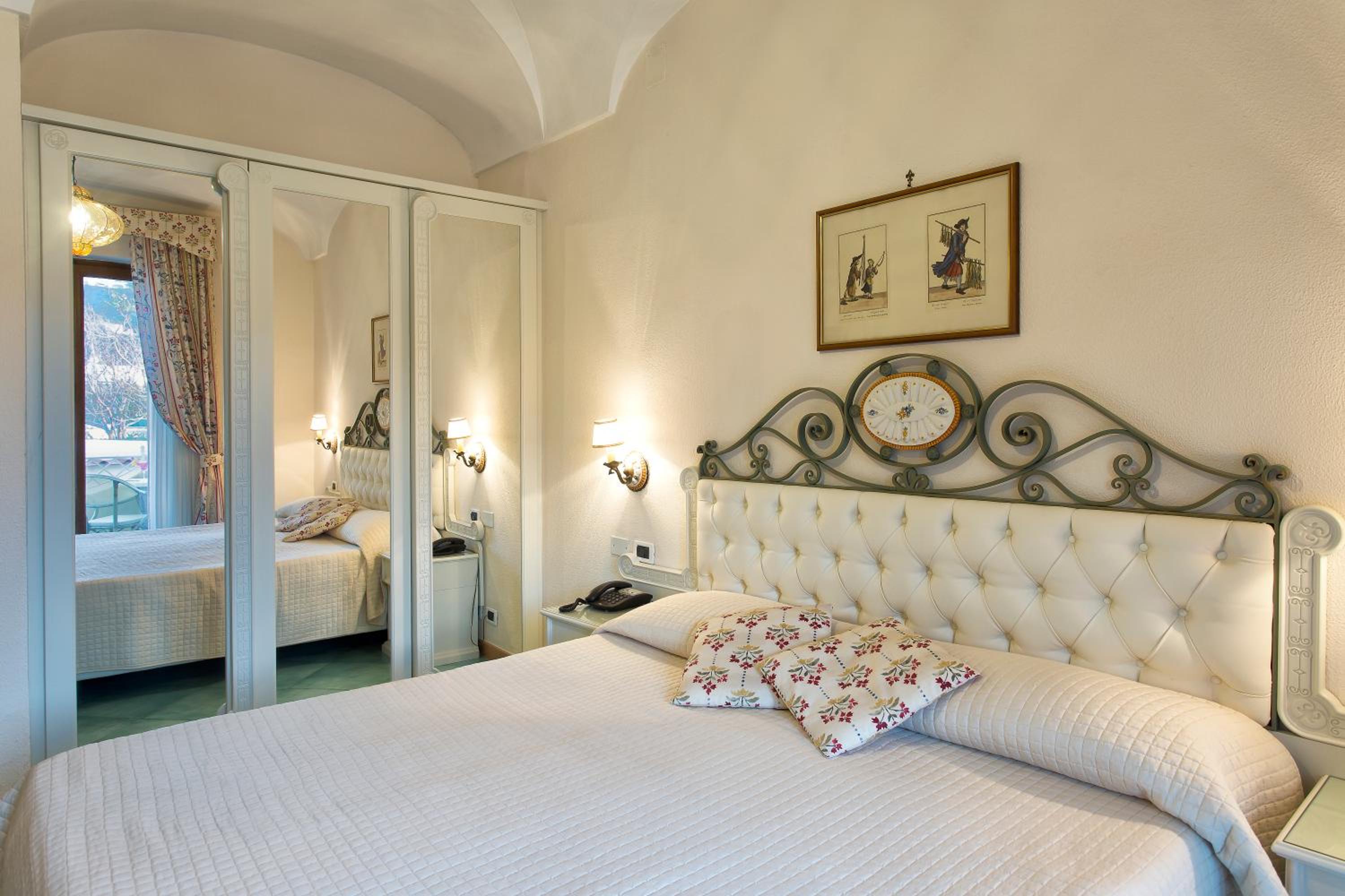 Room, Double or Twin Bed