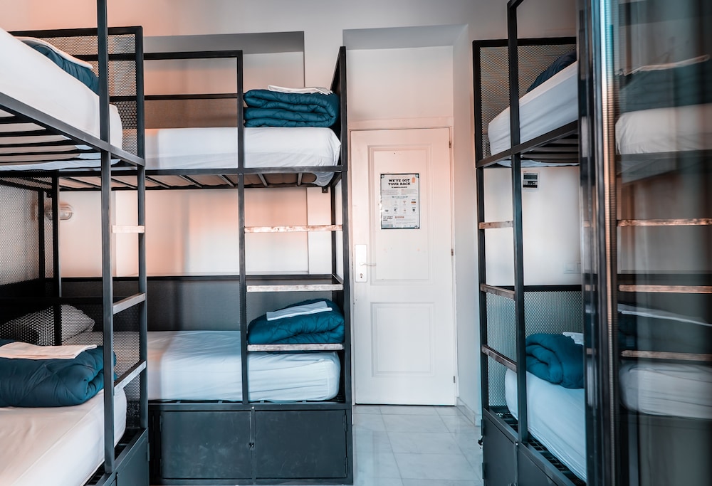 Mixed Dorm, 6 People
