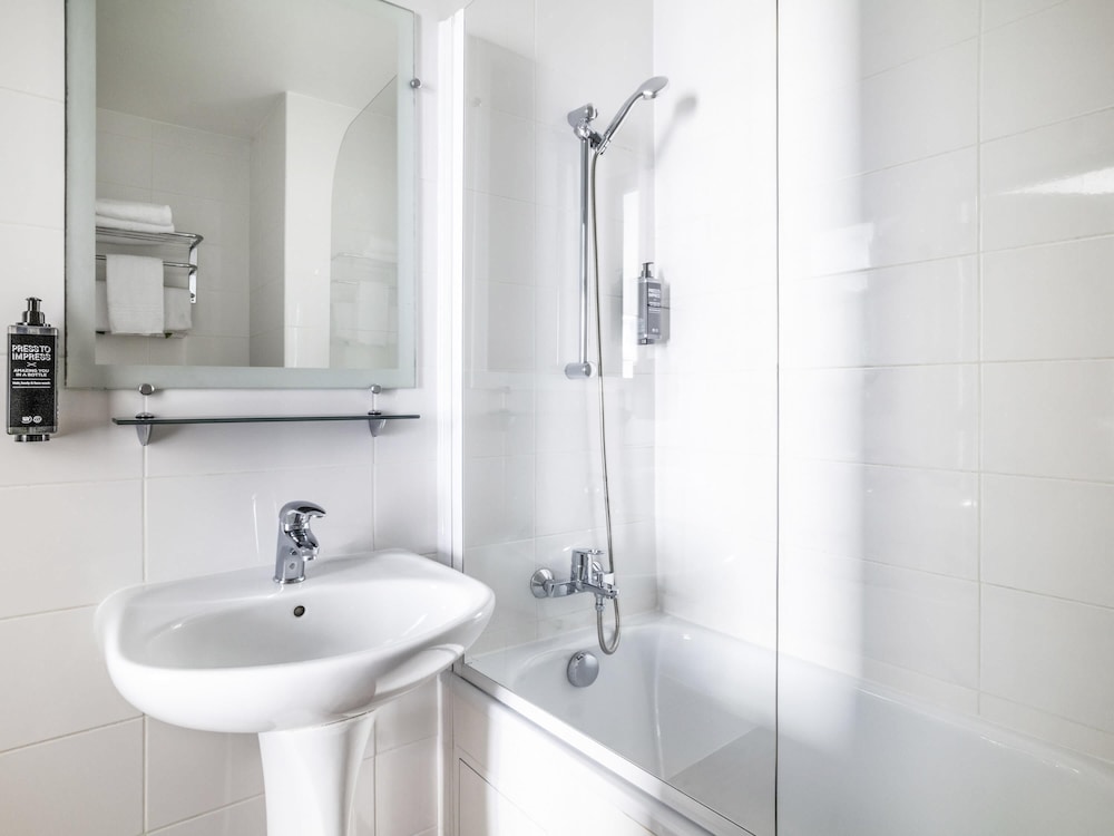 ibis Styles Asnieres Centre 76/78