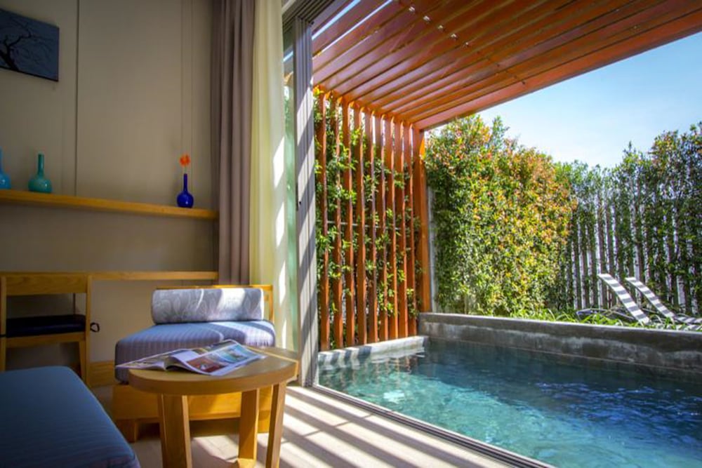 swimming pool spa