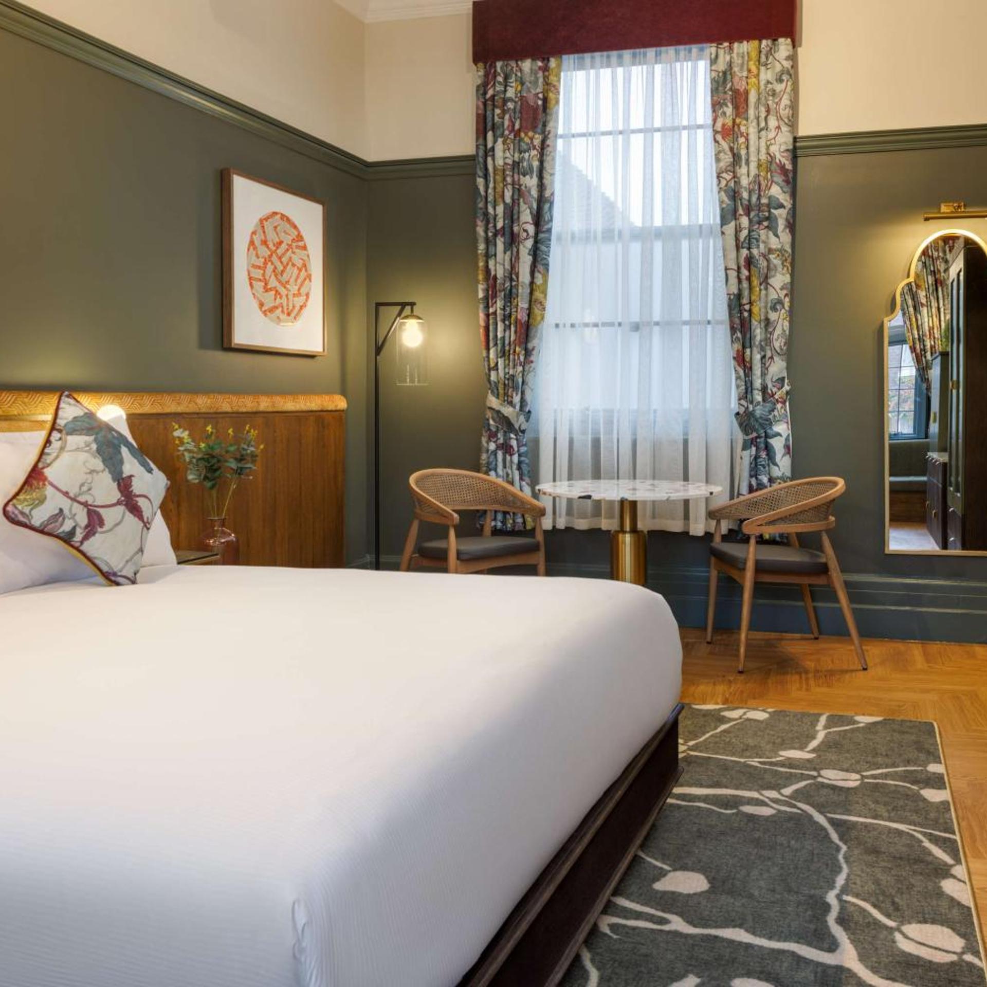 Heritage, Suite, King Bed, Sofa