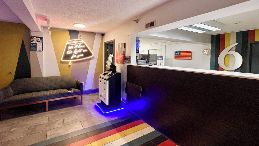 Motel6 Jeffersonville, IN - Louisville 6/33