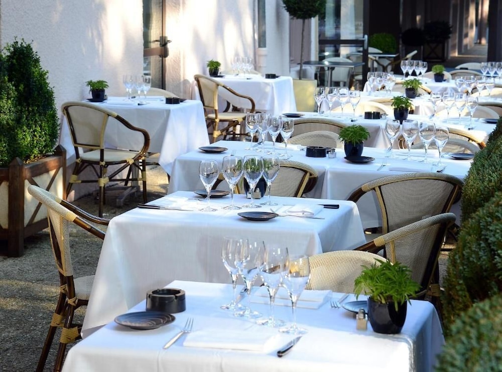 Clos St Eloi, The Originals Relais 30/51