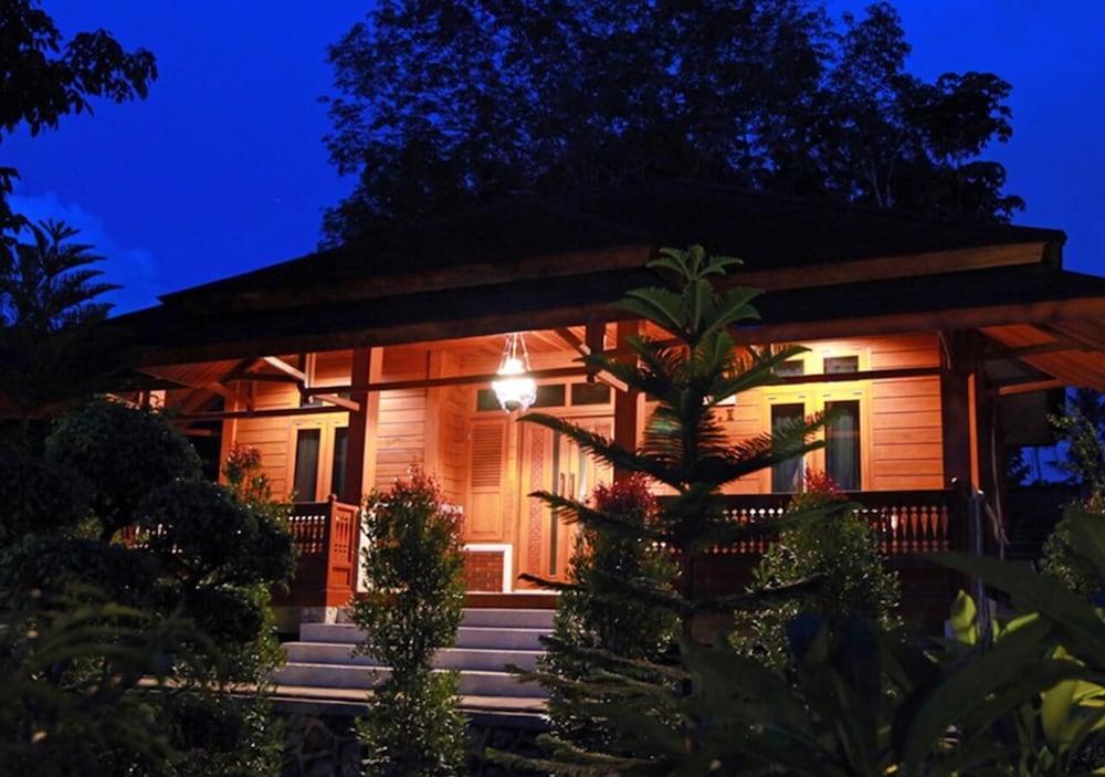 Green Tropical Village Hotel Resort 7/61