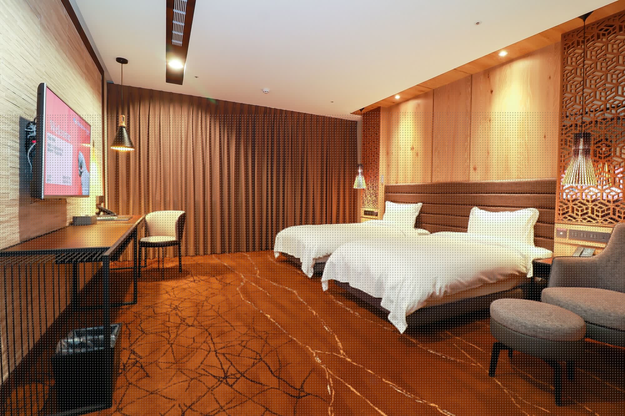 ROOM, ACCESSIBLE