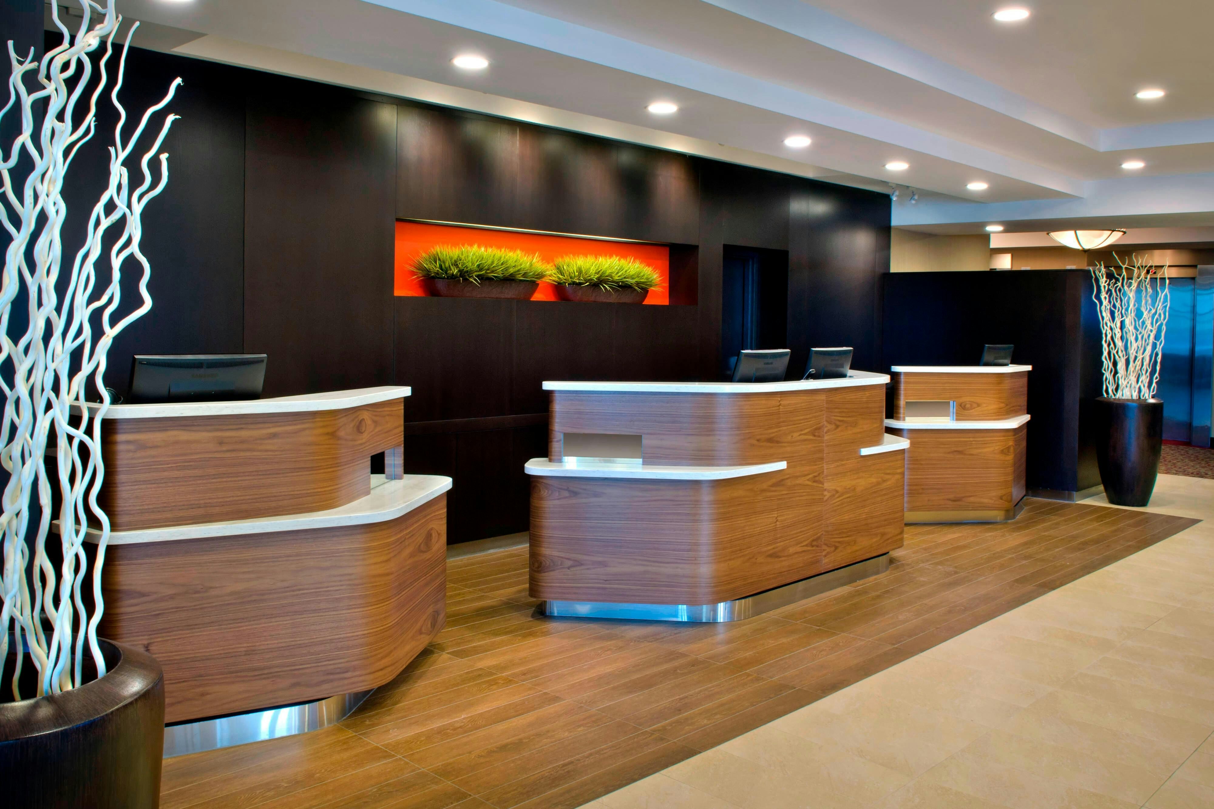 Lobby at Courtyard By Marriott Niagara Falls, NIAGARA FALLS - CANADA