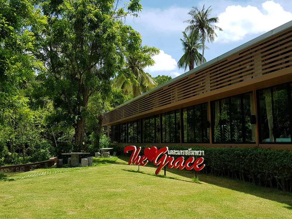 The Grace Amphawa 31/50