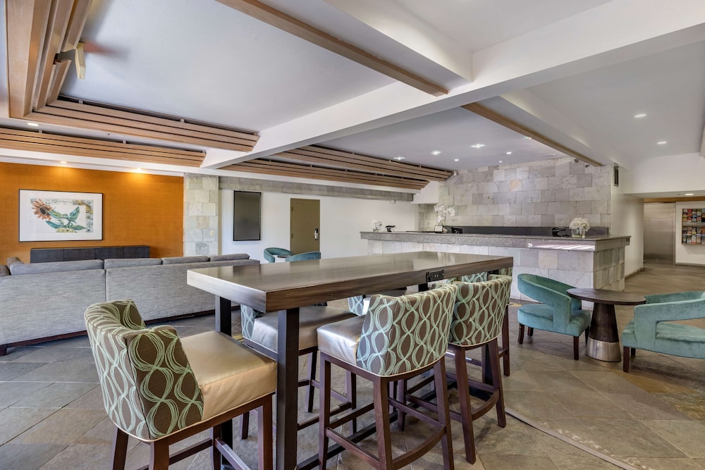The Encinitan Hotel & Suites 30/35