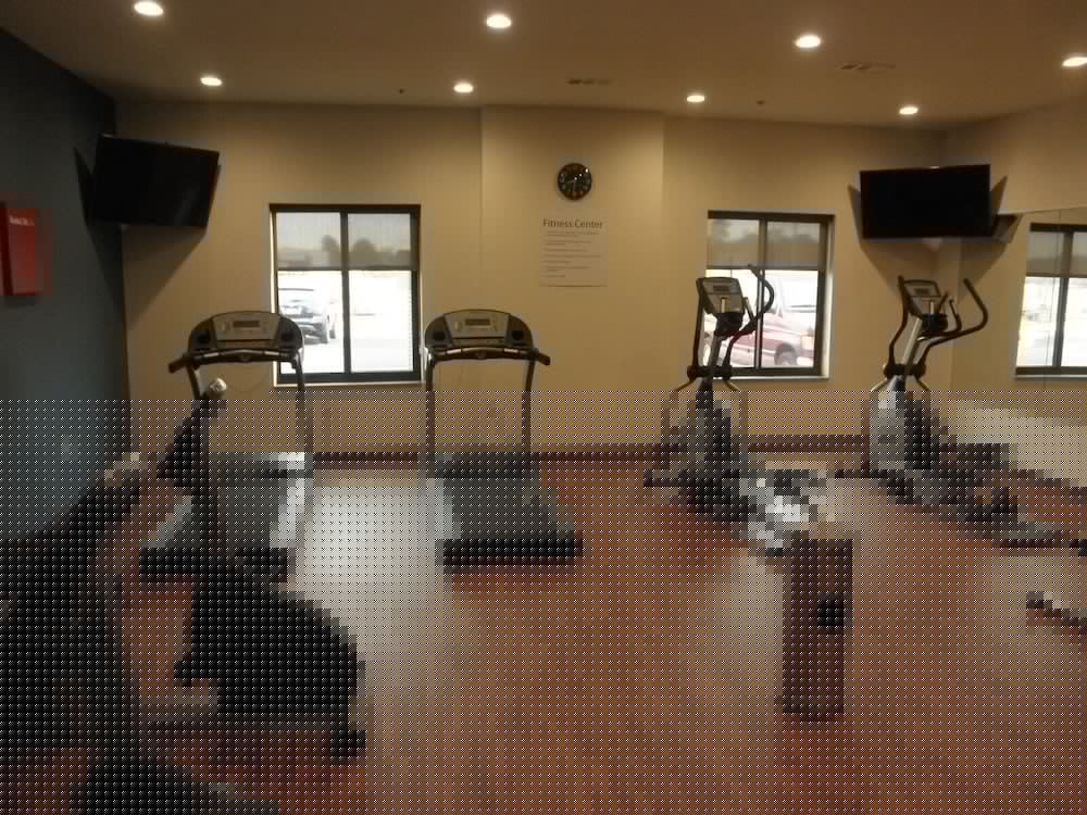 Comfort Suites North Tupelo, MS 20/36