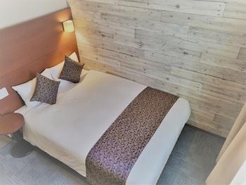 Semi Room, Semi Double Bed, Smoking