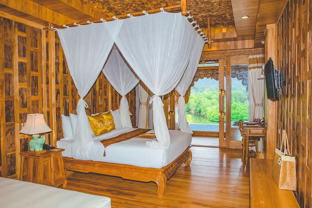 Pool, Plus, Suite, King Bed