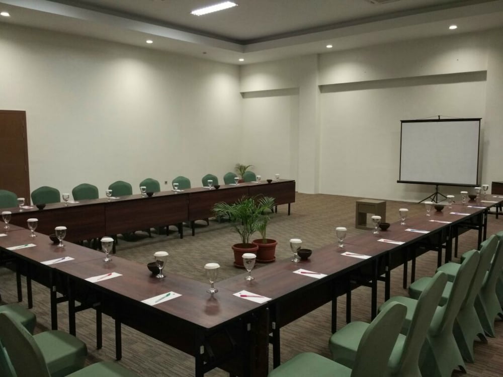 Opi Indah Hotel 39/52