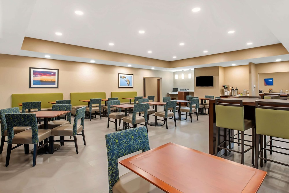 Comfort Inn and Suites Ames Near ISU Campus 35/41