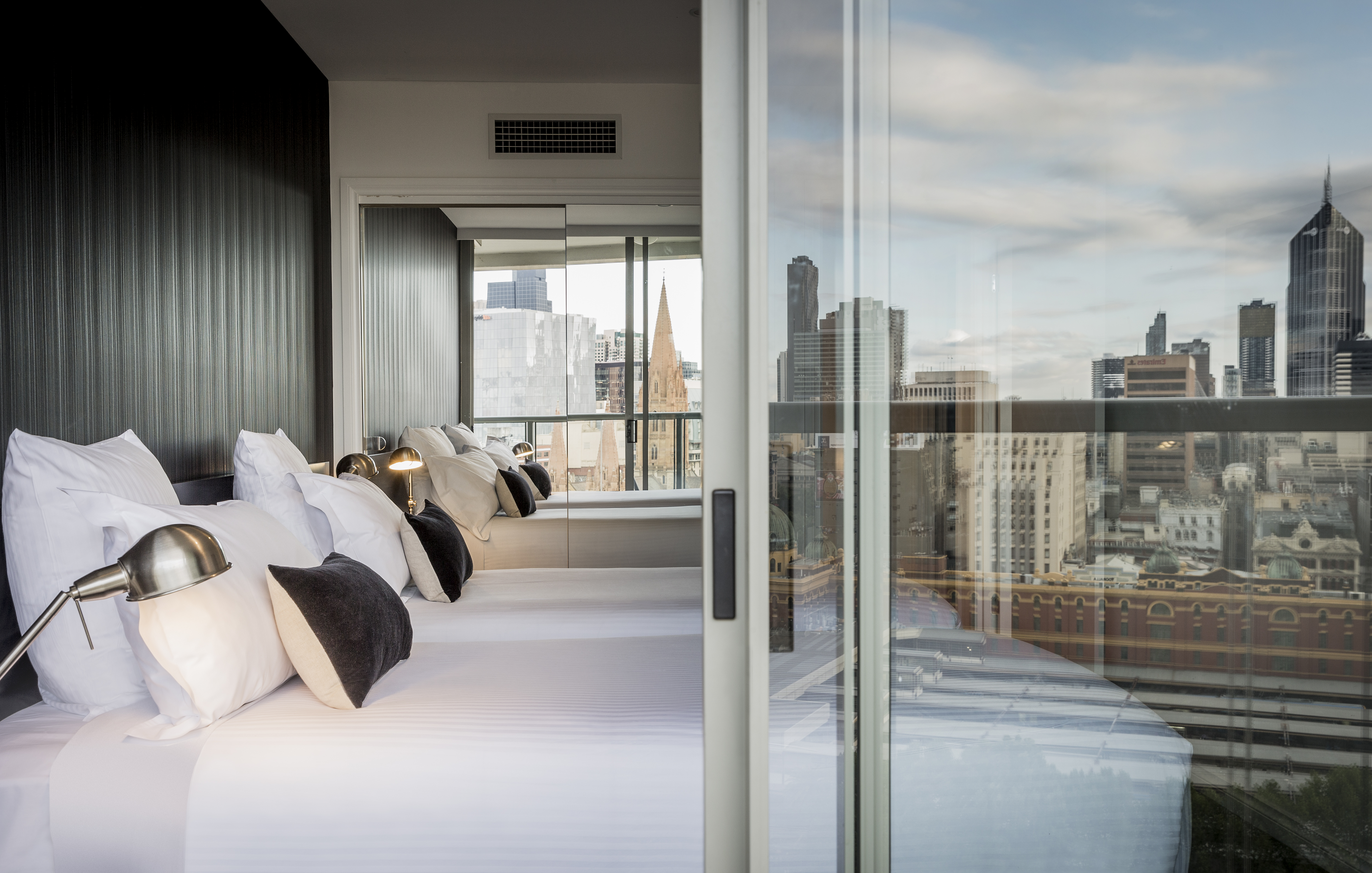 2 BEDROOMS, PREMIUM, APARTMENT, 2 KING BEDS, 2 BATHROOMS, BALCONY, KITCHEN