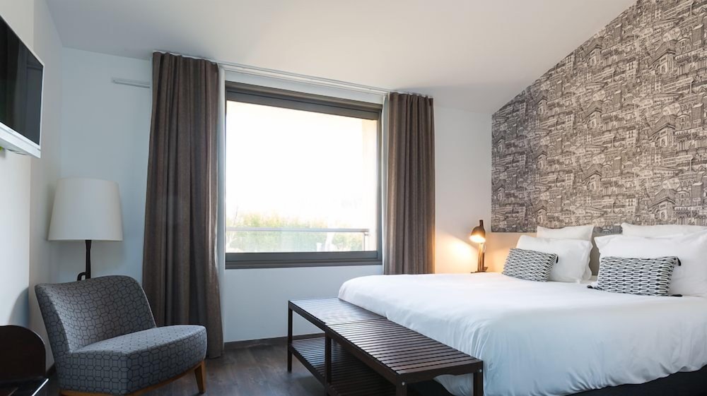 Hotel 96 6/50