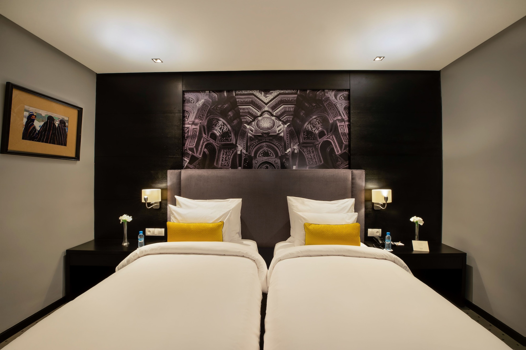 ROOM, DOUBLE OR TWIN BED