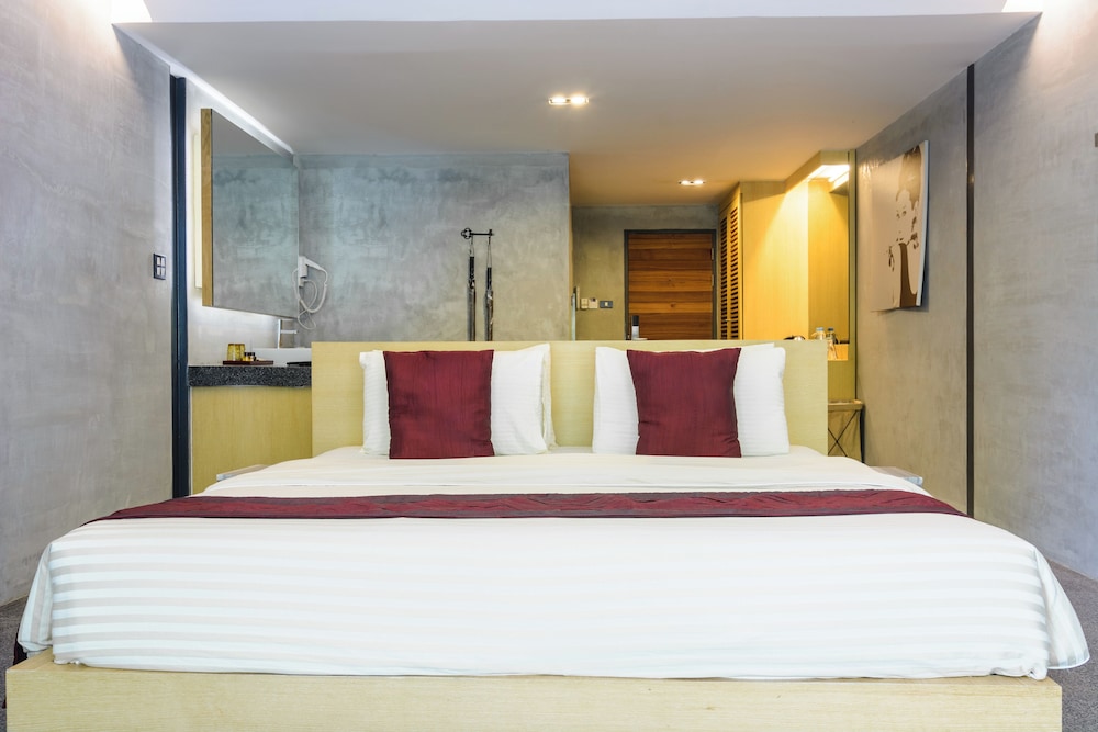 SUITE, HOT TUB