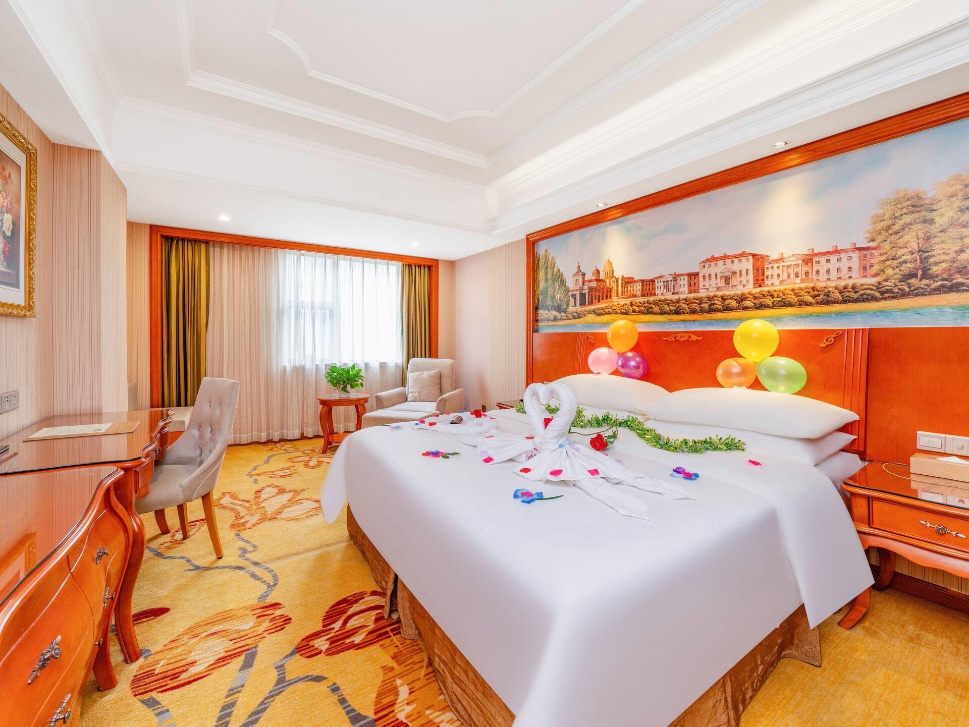 Vienna International Hotel (Shenzhen Bantian Huancheng South Road) 24/35