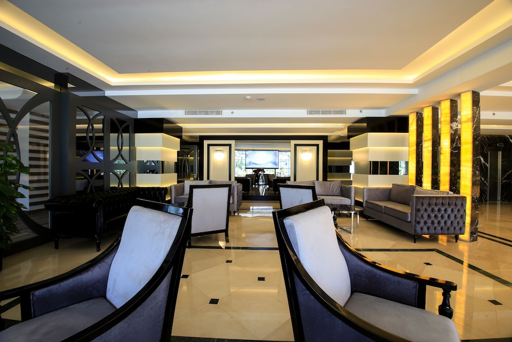 Aymira Hotel & Spa 38/48