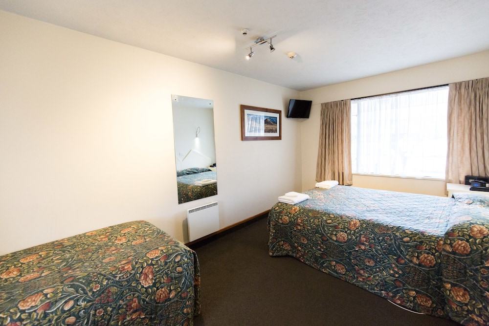 Airport Gateway Motor Lodge 24/58