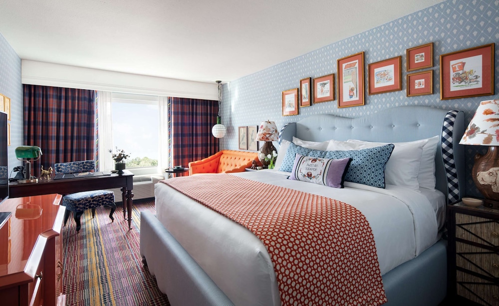 GRADUATE, KING BED