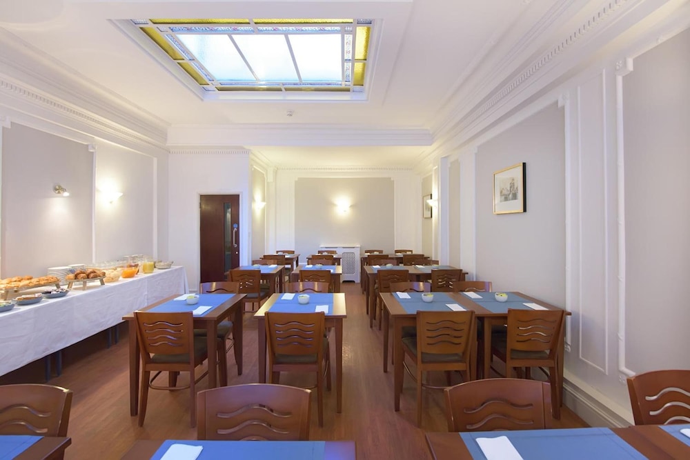 Astor Court Hotel 37/43