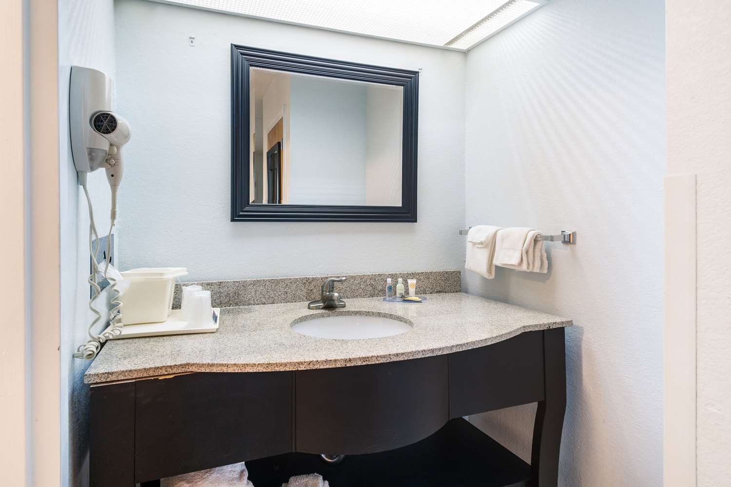 غرفة بسرير مزدوج، Clarion Inn Cleveland near University 5/5
