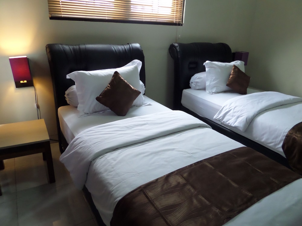 Griya Nendra Hotel 20/50